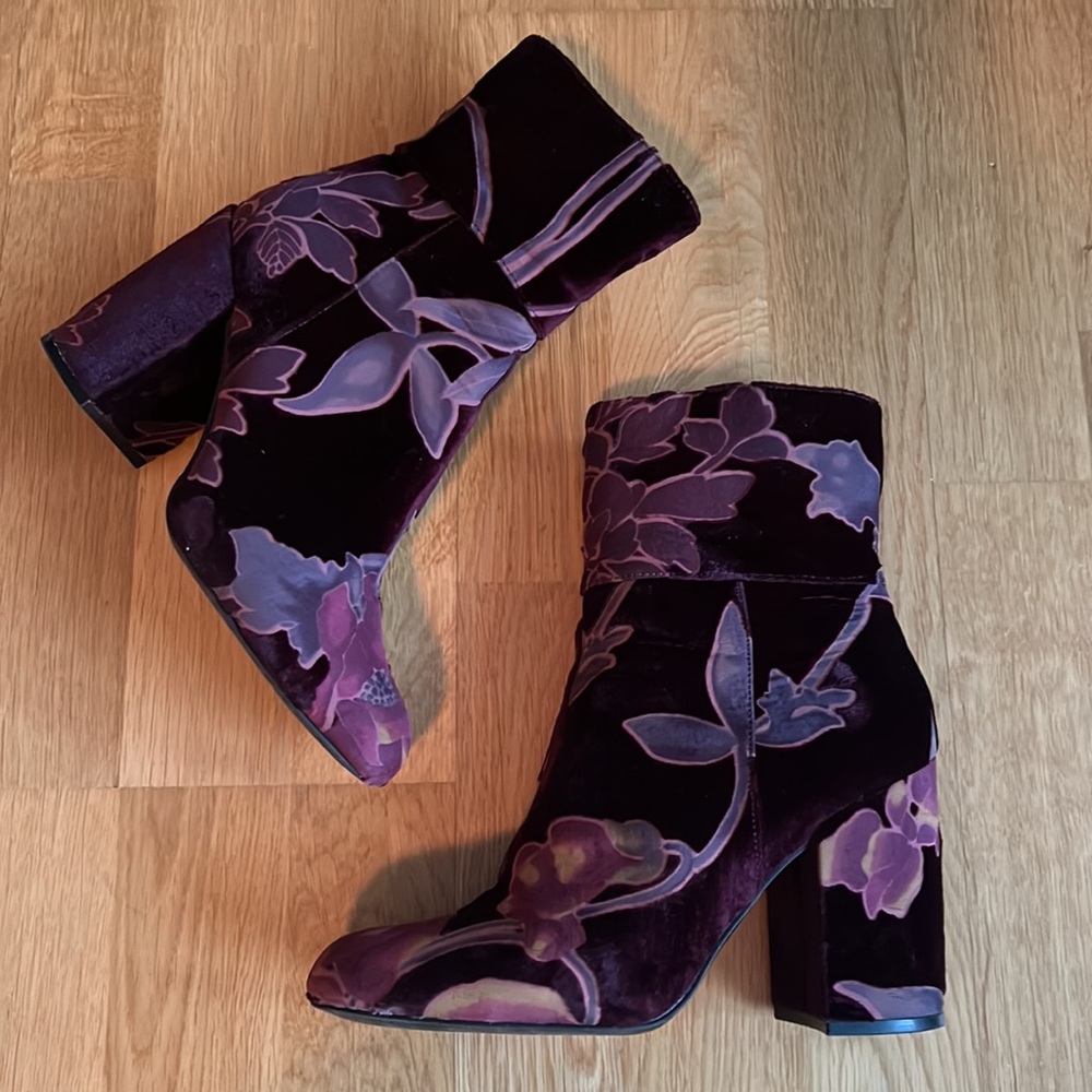 Steve Madden Floral Velvet Bootie Size 8